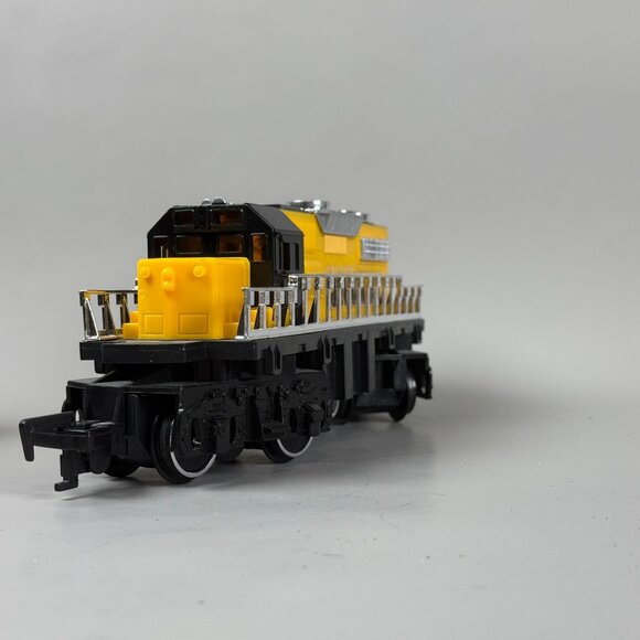 Caterpillar Yellow & Black Train Toy Set With Locomotive & Cargo Car Model - Picture 3 of 7